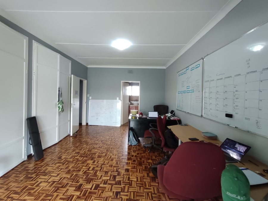 6 Bedroom Property for Sale in Flamwood North West